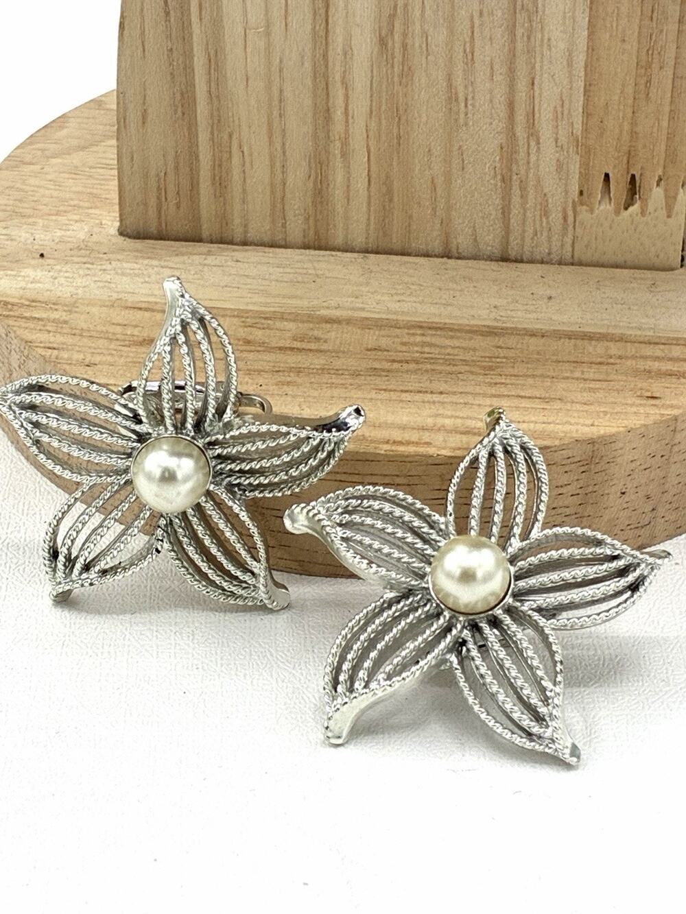 Vintage Sarah Coventry Silver Tone Openwork Flower Faux Pearl Clip On Earrings